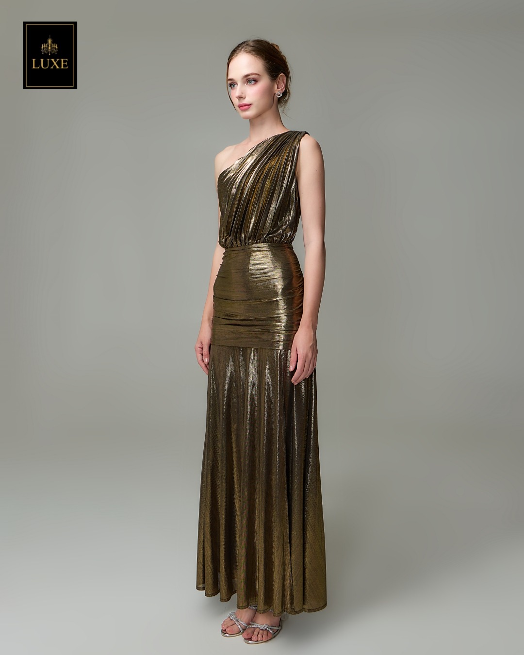 เดรสแฟชั่น แม็กซี่เดรสเสื้อไหล่เดียวอัดพลีท กระโปรงเข้ารูปตรงสะโพก