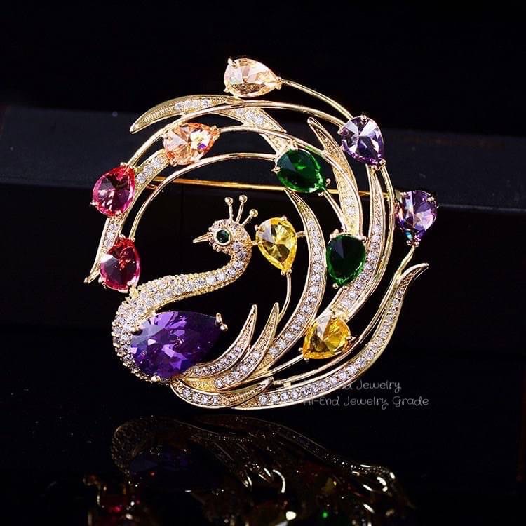 New Arrival !!! Diamond Brooch เข็มกลัดนกยูงงานเพชร CZ แท้ค่ะงานน่าร๊ากกก ดูดี งานสวยมากกกกก เพชรใส ไม่ขุ่นแม้แต่เม็ดเดียว ซื้อไปไม่ผิดหวังแน่นอนคะ กลัดเพิ่มมูลค่าชุดเก่งได้เยอะเลยจ้า