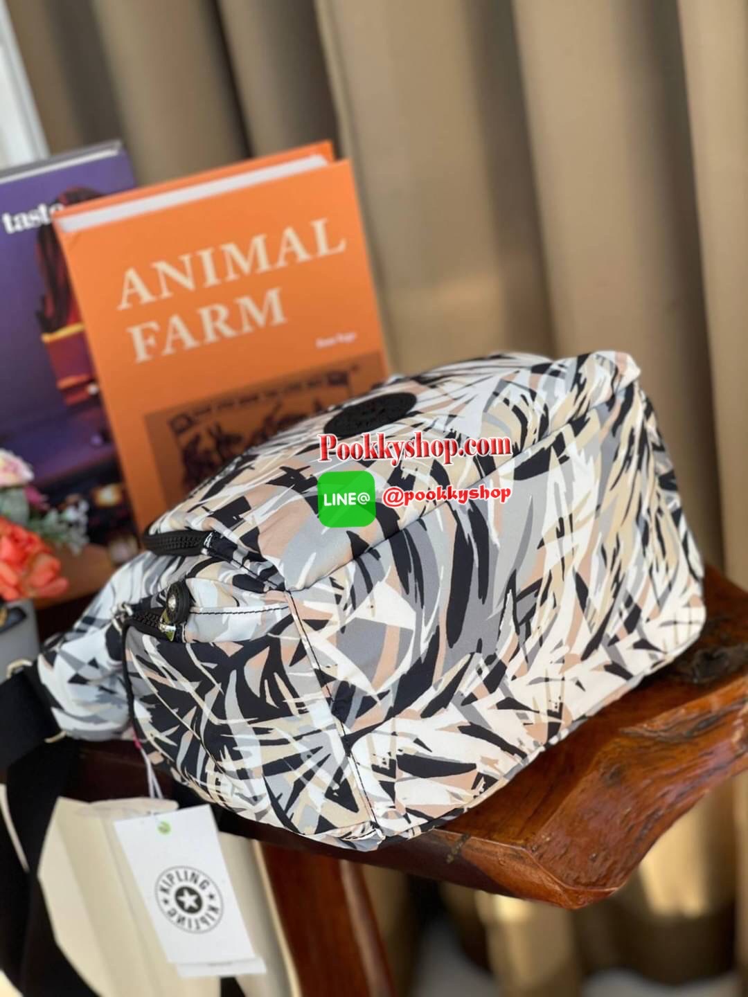 Kipling GABBIE S Crossbody Bag with Phone Compartment Bag กระเป๋าสะพายทรงครอสบอดี้ คอลเลคชั่นสุดฮิต แบบกระชับกับลำตัว วัสดุPolyamide100% มีช่องซิปใช้งานได้ทุกมุม ช่องใหญ่ภายในกว้าง ใส่มินิไอแพค กระเป๋าสตางค์ยาวและอื่นๆจุได้เยอะ สามารถสะพายได้ทั้งสายคู่และ