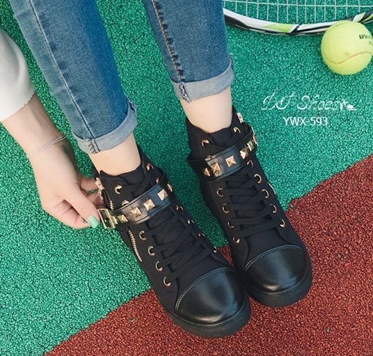 สินค้าพร้อมส่ง รองเท้าผ้าใบหุ้มข้อนำเข้าเสริมส้น ผ้าแคนวาส ส้นPU ประดับแถบซิปสีทองรูปหัวกระโหลก ด้านข้างมีเทปเมจิกเทปใส่ง่าย ดีเทลสวยเก๋ไม่ซ้ำใครค่ะ