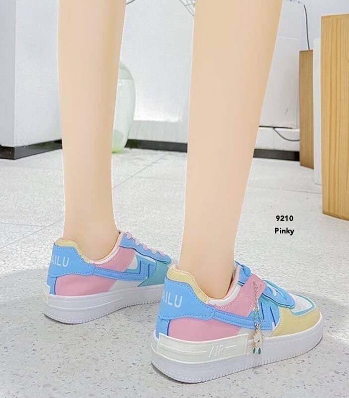 พร้อมส่ง ผ้าใบไนกี้ 9210 งานน่ารัก หวานๆ ผลิตด้วย pu ด้านในนิ่ม มี accessories ให้ตกแต่งได้ตามใจ งานน่ารักแบบนี้ไม่มีไม่ได้แล้วน้าา