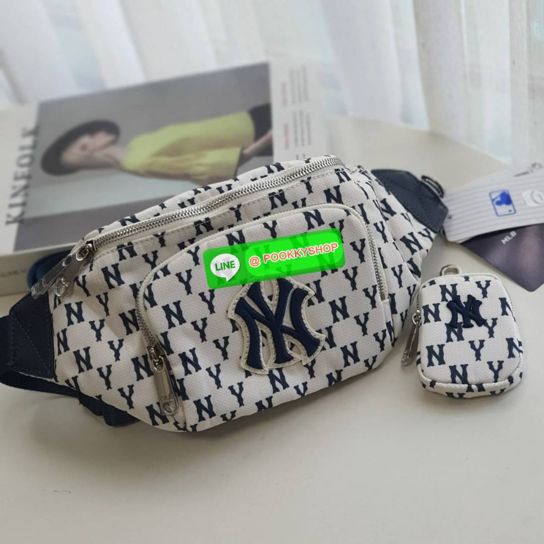 New collection!!! MLB MONOGRAM HIP SACK NEW YORK YANKEES กระเป๋าทรงคาดอก คาดเอว สะพายไหล่ จากแบรนด์ดัง MLB เป็นรุ่นยอดฮิต อีกคอลเลคชั่นที่ขายดี วัสดุ ผ้า NYLON กันน้ำ ด้านหน้าปักโลโก้แบรนด์ อะไหล่แบรนด์ ด้านใน มีช่องซิปแยก 1 ช่อง และ ช่องหลักใหญ่ 1 ช่อง ม