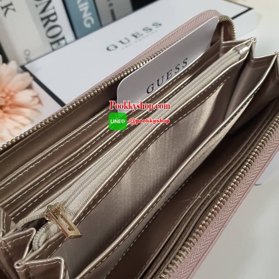 GUESS WOMEN'S WALLET กระเป๋าตังค์แบบซิปรอบ หนังลาย SAFFIANO ประดับโลโก้แบรนด์ด้านบน ด้านในมีซิปกลาง ไว้ใส่เหรียญ มีช่องใส่บัตรหลายช่อง ช่องใส่ธนบัตรมี2ช่องใหญ่ น้ำหนักเบา อุปกรณ์ครบ ห้ามพลาดค่า!