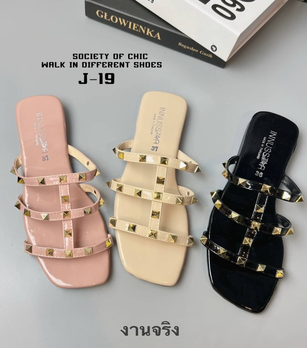 แบบขายดีรีพีท‼️ ตอบโจทย์ได้ดีในวันที่ไม่อยากส้นสูง แต่ยังอยากดูกริบ เป๊ะปัง สไตล์เซเลป อะไหล่ปิรามิดสีทอง เพิ่มความหรูดูแพง หนังแก้วเงา ดูแลง่าย ใส่ได้ตลอดไม่มีเอาท์ จริงๆค่ะ