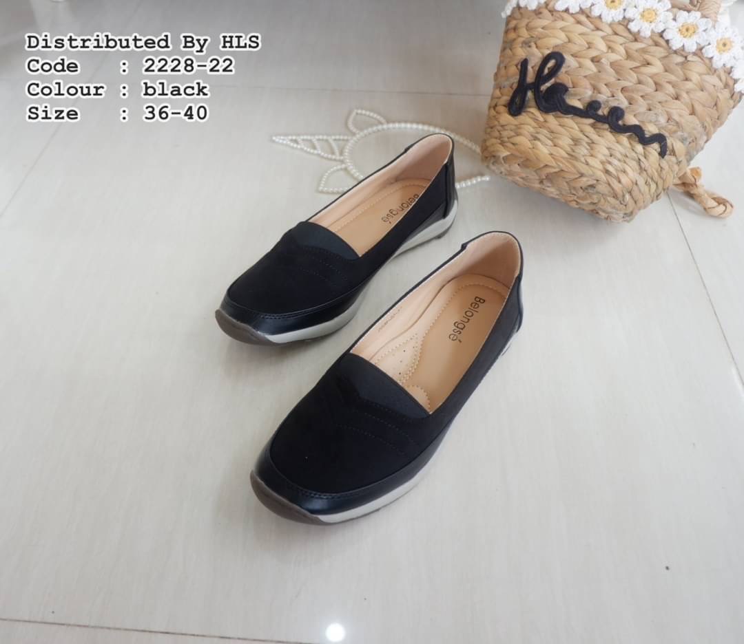 รองเท้าหนังคัชชูทรงBoy พื้นยางอย่างดีกันลื่นแน่นอนคะ หนังบนสักกะหลาดนิ่มๆ ด้านหน้าขอบยืดใส่ง่าย เก๋ๆ ใส่สบายมากๆคะ ใส่ชิวๆ น่ารักคะ