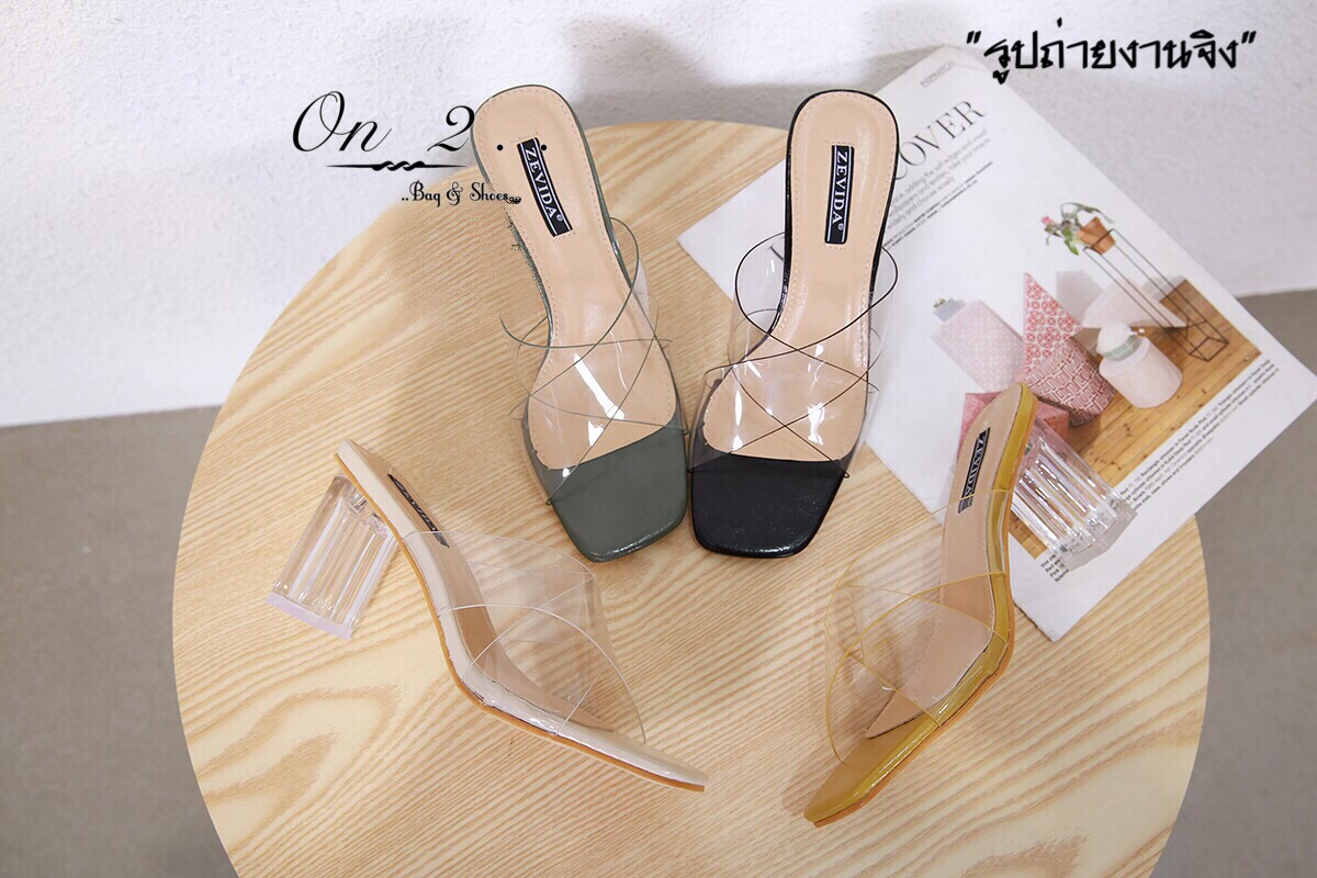 ส้นแก้วใสๆ สไตล์ alexander wang pvc สวยเบอร์แรงบอกเลยคู่นี้หน้าซิลิโคนนิ่มแต่งไขว้ใส่สวยไม่บาดเท้า ส้นเป็นอะคริลิกดูดีดูเป๊ะมากกกก มี 4 สีคะ