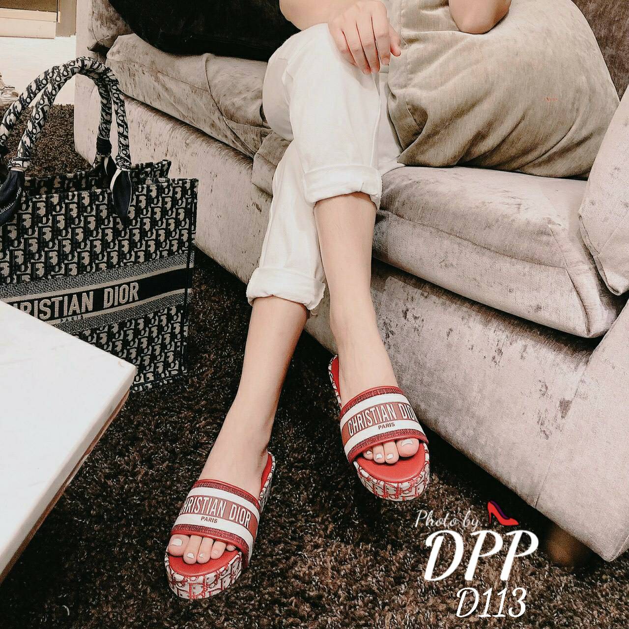 D113 พร้อมส่ง แบบใหม่ก่อนใคร DIOR2019 DWAY SLIDE IN EMBROIDERED COTTON คอเลขชั่นใหม่ปีนี้ เริศมาก ในช้อป ยังมีวางขาย รองเท้าเสริมส้น สวมส้ม พื้นหนา2นิ้ว ใส่เดินสบาย งานเกรดA วัสดุทำจากผ้าลายแบรนด์ดิออ งานตัวจริงสวย หนูหรามาก ใส่กับเสื้อผ้าได้ง่าย