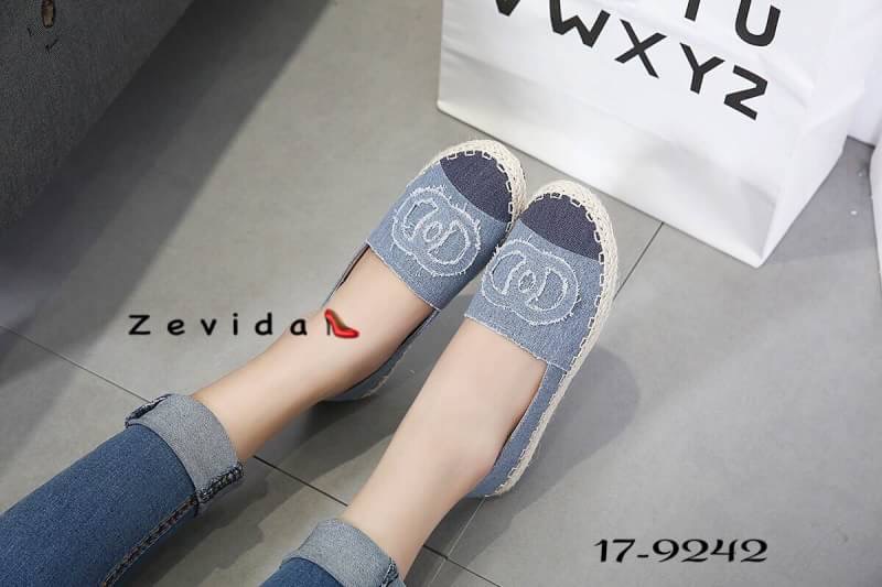 สินค้าพร้อมส่ง มาใหม่จ้าา รองเท้าคัชชูงานฮิตมากๆจ้า งานผ้าดีไซน์ทันสมัย มาแรงสุดๆจ้าา สวมใส่สบาย ใส่ได้ทุกวันเลยจ้าา มี 3 สีน้าา ชิวๆ ชิคๆ รีบจองเลยจ้า