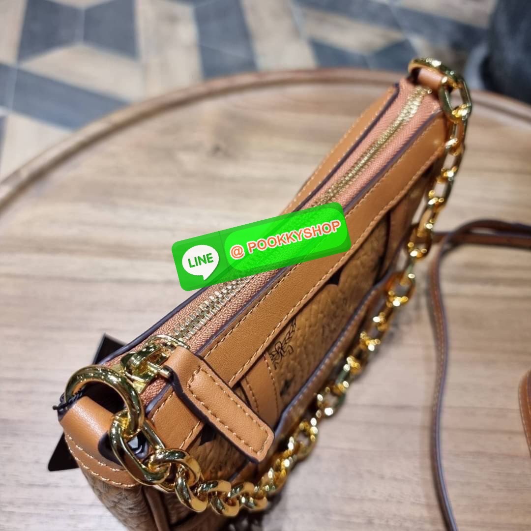 MCM MINI DELMY SHOULDER BAG จัดหนักจัดเต็ม!! ที่สุดของรุ่นที่ฮอตหนักมาก คอลเลคชั่นที่ยอดขายดีตั้งแต่วันแรกที่ลง shop ด้วยรูปทรงที่กะทัดรัด ตอบโจทย์ได้ทุกลุค ทุกไลฟ์สไตล์ ใช้งานได้ง่ายคล่องตัว กระเป๋าสะพายทรงพอช ที่มาพร้อมสายโซ่คล้องด้านหน้า และสายหนังครอส