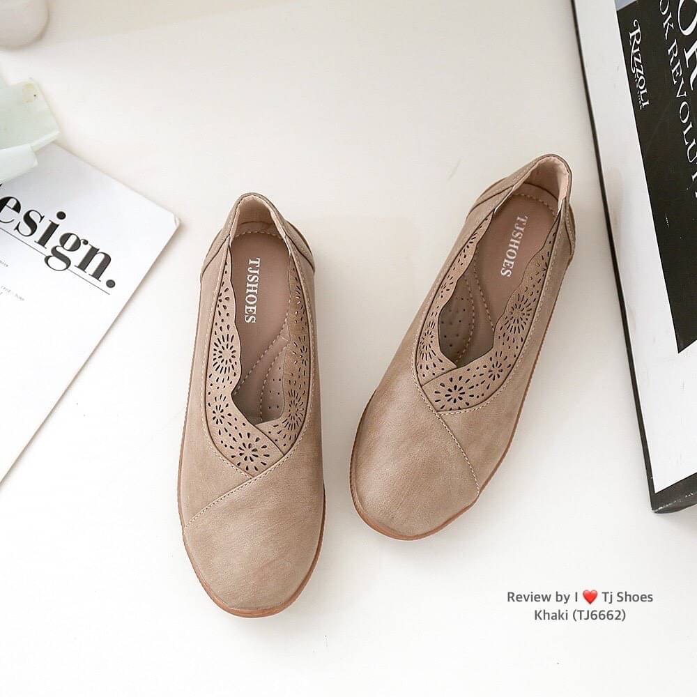 พร้อมส่งรองเท้าเพื่อสุขภาพ ที่ทั่งเกร๋ทั้งน่ารักสุดๆ รองเท้ารุ่นนี้เป็นงานสั่งทำพิเศษ หนังนิ้มนิ่ม มีรูระบายอากาศใส่แล้วเท้าไม่อับ น้ำหนักเบา ใส่นุ่มเดินทั้งวันได้สบายมากๆ ส้นยางเกรดพรีเมี่ยมอย่างดี แมทกับชุดอะไรก็เกร๋ เป็นรุ่นแนะนำ ซื้อไปรับรองไม่ผิดหวัง