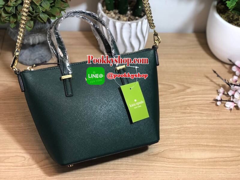 Kate Spade Cedar Street Mini Harmony Crossbody Small Handbag กระเป๋าสะพายใบเล็กสุดน่ารัก วัสดุหนัง Saffiano สวยหรูอยู่ทรงสไตล์ น่ารักไม่ซ้ำใคร ด้านหน้าประดับโลโก้สีทองสวย ภายในมีช่องซิปและช่องเล็ก สามารถใส่ ipad mini กระเป๋าสตางค์ใบยาวของใช้ได้จุกจิกได้เย