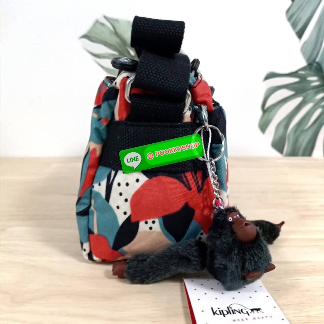 KIPLING Mini Crossbodybag กระเป๋าสะพายข้างขนาดกะทัดรัด ผลิตจากวัสดุ Nylon + ซับใน Polyester100% มีช่องใช้งานแยกย่อยมากถึง 4 ช่อง -ด้านหน้ามีช่องซิป 2 ช่อง -ช่องหลักโล่ง กว้าง จุของใช้ได้เยอะ -ด้านหลังมีช่องซิปอีก 1 ช่อง มาพร้อมพวงกุญเเจลิง สายสะพายยาวสมาร