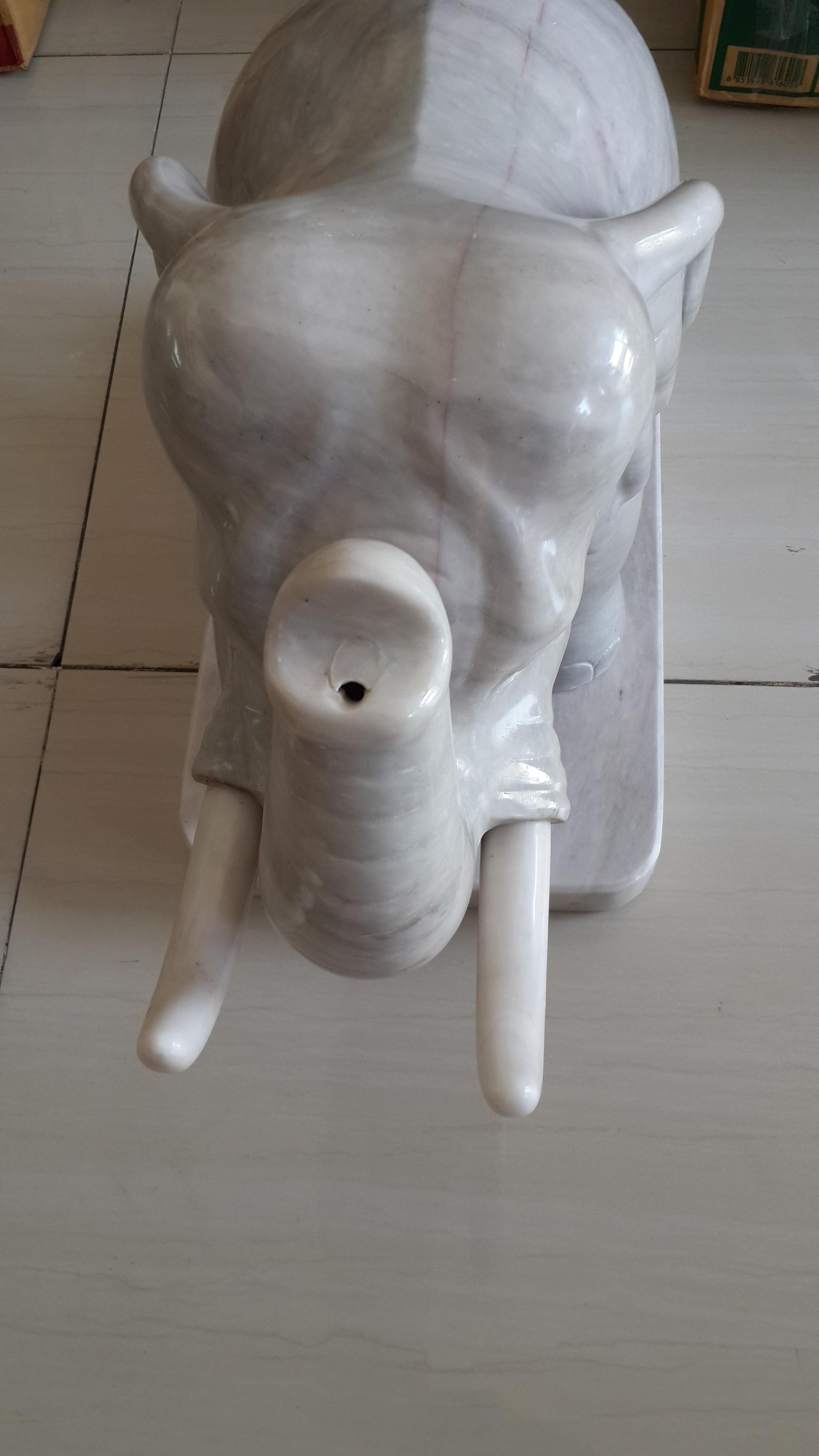 ช้าง พ่นน้ำได้ แกะสลัก จากหินอ่อน