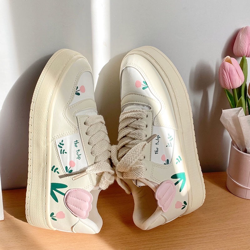 พร้อมส่งคะ รองเท้าผ้าใบ สไตล์เกาหลีมาใหม่ สวยยืน1 🥇มาแล้วจ้า ทรงสวยอย่างดี งานเกร๋เรียบหรูดูแพง ตัวนี้ห้ามพลาด ใส่สบายจะแมตช์กับกางเกง👖หรือกระโปรง👗ก็ได้ค่ะ แม่ค้าคอนเฟริม ห้ามพลาดเลยจ้าตัวนี้แนะนำ อย่าช้ารีบเลย