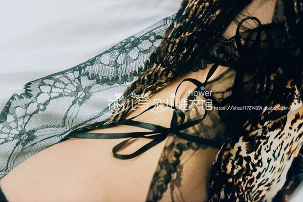 ชุดนอนเซ็กซี่ ชุดนอน ลายเสือ แต่งขอบด้วยลูกไม้ซีทรูรอบชายกระโปรง และสาย เพิ่มลูกเล่นเก๋ๆ แบบผ่าข้าง และมีเชือกผูก แบบยั่วยวนและเซ็กซี่มากๆคะ + G string เข้าชุด คะ
