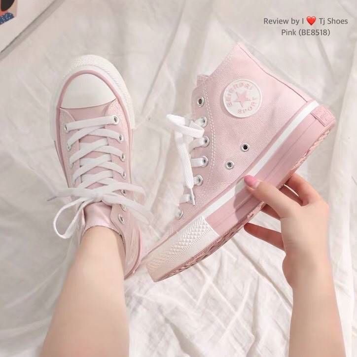 พร้อมส่งเกร๋ขนาดนรี้ อดใจไหวหรอ !!! รองเท้าเพื่อสุขภาพนำเข้า ใช้วัสดุอย่างดีทั้งหมด ส้นยางคุณภาพอย่างดี บิดงอได้ ใส่นิ่มเดินนุ่มสบายสุดๆ ใส่กับชุดอะไรก็ดูเกร๋ เป๊ะเว่อร์มาก ใส่ได้ตลอดไม่มีเอ้าท์ ของจริงงานดีสวยเป๊ะมาก สวยเกินราคา เป็นรุ่นที่ทางร้านแนะนำ ร