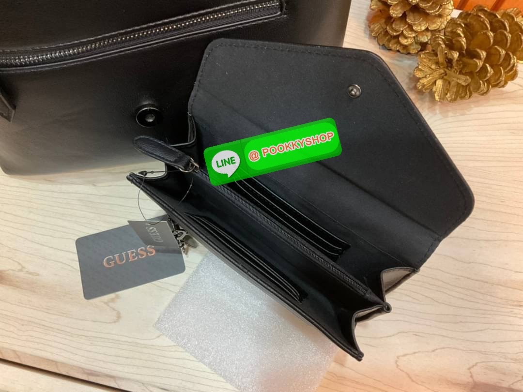 🚚 พร้อมส่ง 🚚 Guess Women’s Crossbody Bag Set สุดคุ้ม!!!! เซตสวยหรูดูแพง สวยจริงจริง ช้าหมด ราคานี้หาที่ไหนได้!! กระเป๋าสะพาย+กระเป๋าสตางค์ใบยาว มาพร้อมพวงกุญแจถอดออกได้ ด้านหน้าประดับโลโก้แบรนด์สวยโดดเด่น กระเป๋าสะพายไหล่ และสะพายข้าง cros