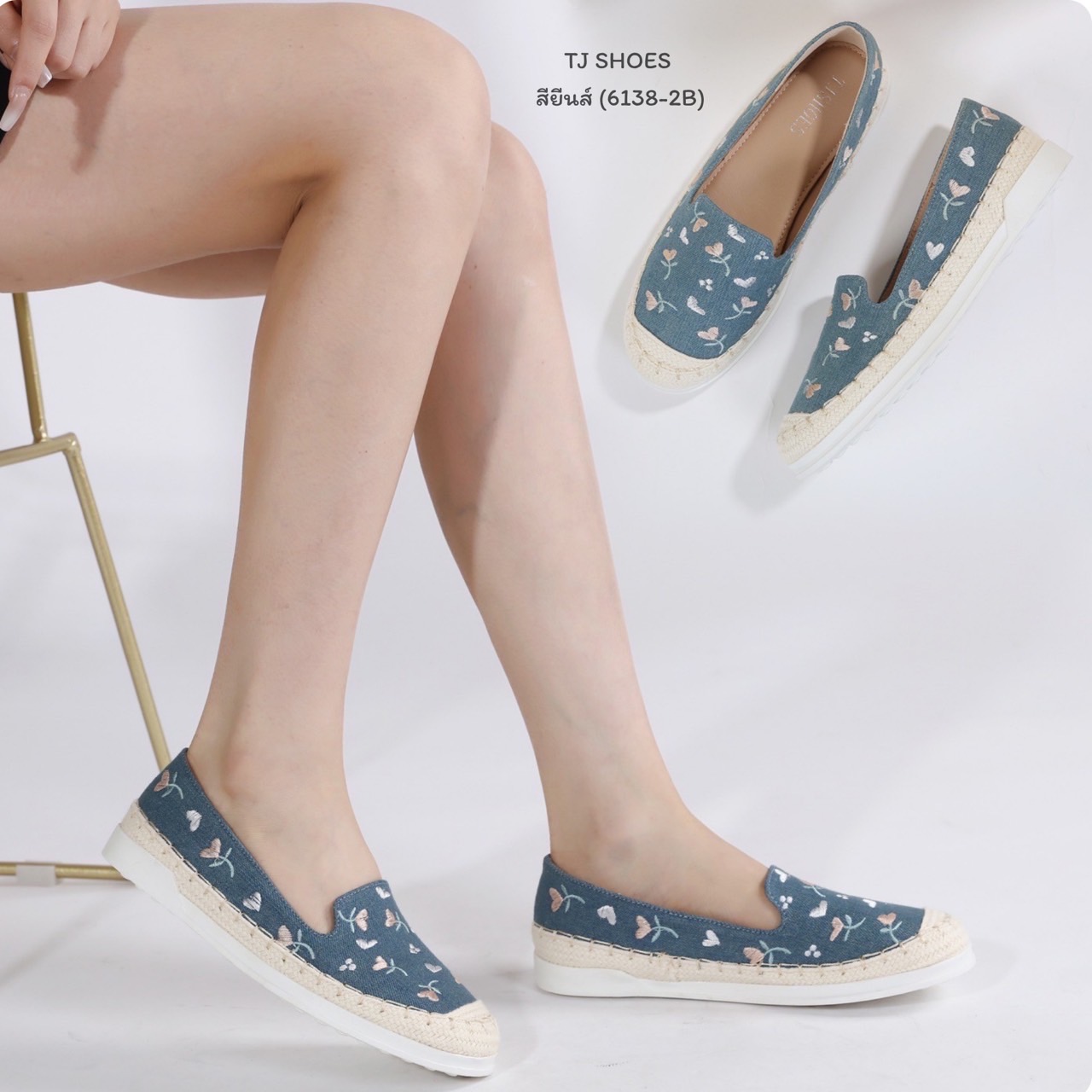 พร้อมส่งแบบใหม่มาแรง รุ่นนี้เป็นงานสั่งทำพิเศษ คุณภาพดีมากๆ - ผ้ารุ่นนี้นิ่ม นิ่มมากนิ่มสุดๆ - พื้นบุนวมนิ่มใส่นุ่มสบายมาก น้ำหนักเบา - ใส่นุ่มเดินทั้งวันได้สบายมากๆ - สวยใส่ง่าย แมทได้กับทุกชุด ใส่ได้ตลอดไม่ตกเทรนด์ - ส้นเกรดพรีเมี่ยมกันลื่นอย่างดี