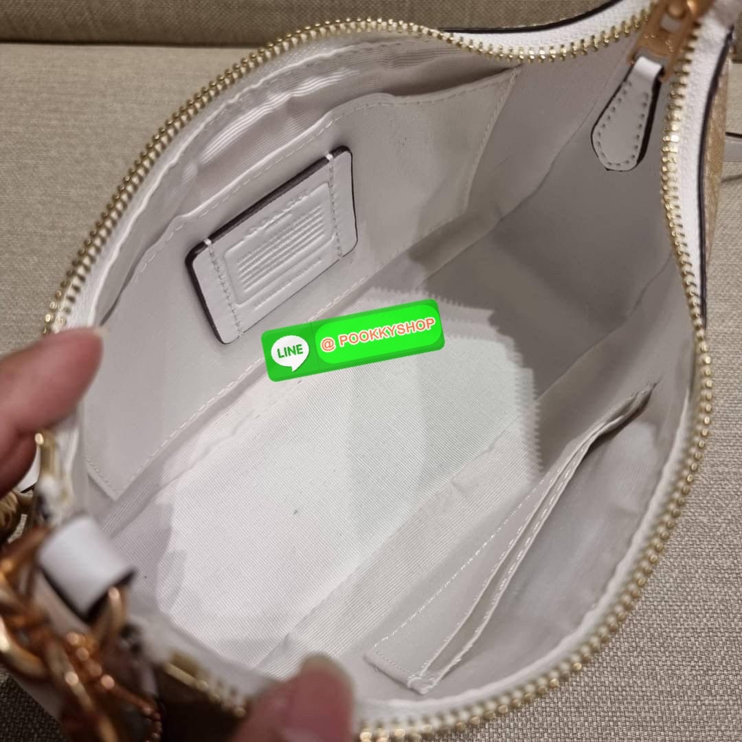 COACH CA548 TERI SHOULDER BAG IN SIGNATURE CANVAS คอลเลคชั่นใหม่ล่าสุด ที่สาวๆรอคอย กระเป๋าสะพายไหล่กึ่งทรงพอช พร้อมเสิร์ฟความสวยถึงบ้านไปเลยก่อนใคร แบบไม่ต้องพรีฯ ด้วยดีไซน์คลาสสิคที่แอบแฝงความเรียบหรู มาพร้อมสายสะพาย 2 เส้น เป็นสายโซ่คล้องแขนและสายสะพาย