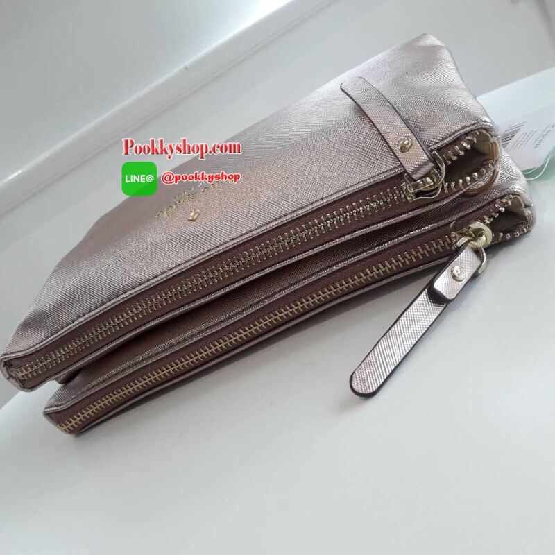BEST SELLER!! KATE SPADE 2 ZIPS CROSSBODY BAG กระเป๋าสะพายครอสบอดี้ ทรงน่ารัก เปิดปิดกระเป๋าด้วยซิป2ช่อง ด้านในมีช่องซิป อีกด้านมีช่องใส่ของ หนังนื่ม นุ่มมือ สายสะพายเลื่อนปรับระดับได้ สามารถใส่กปต.ยาว ได้พอดีน้าา บอกเลยว่า เริ่ดมากจริงๆ คุ้มค่าราคาที่สุด