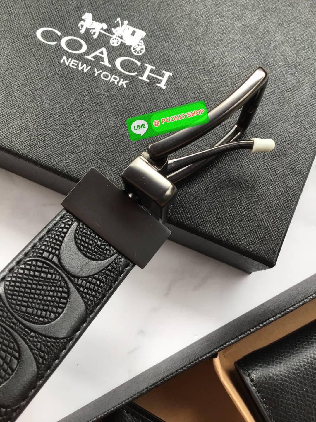 COACH Short Wallet with Belt Set Signature เซทสุดคุ้มค่ะได้ทั้งเข็มขัดและกระเป๋าสตางค์แบบพับ 2 ตอนมีช่องใส่รูปใส่บัตรใส่ธนบัตรแยกเป็นสัดส่วนเหมือนกระเป๋าสตางค์ใบยาวคุณภาพดีตามแบบฉบับของแบรนด์ มาในกล่องแบรนด์สามารถมอบเป็นของขวัญได้ ไอเท็ม Must Have ใครไม่ท