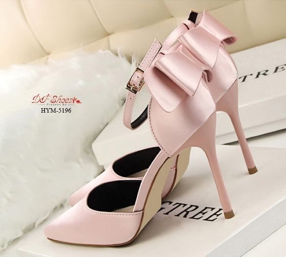 สินค้าพร้อมส่ง รองเท้าส้นสูงหัวแหลมรัดข้อนำเข้า วัสดุหนัง PU บุผ้าซาตินด้านนอก ดีไซน์โบว์ด้านหลัง เรียบหรู งานคุณภาพดีมาก งานจริงเหมือนรูป แมทง่ายกับทุกชุด ใส่ออกงานก็สวยหรูค่ะ