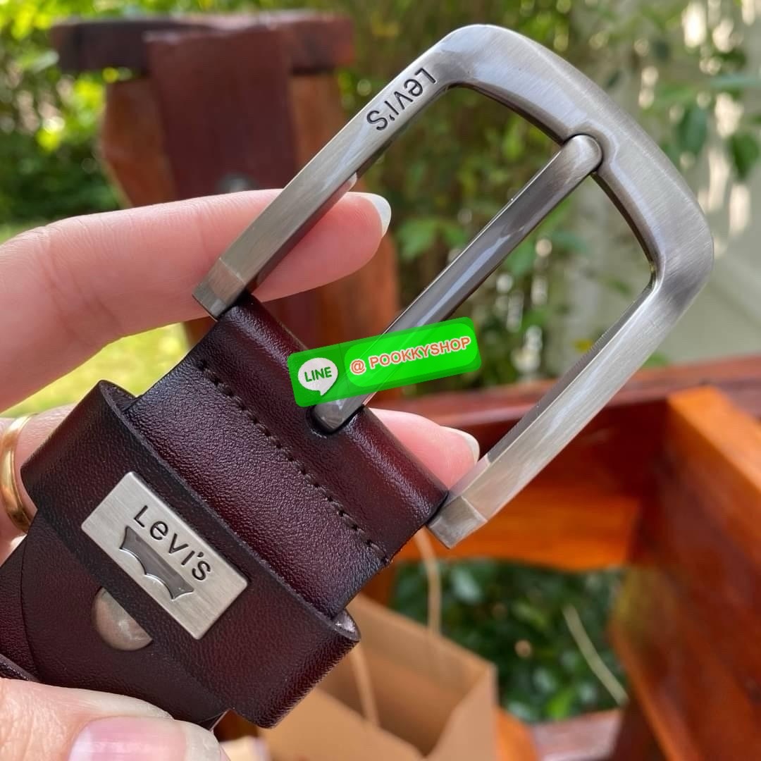 Levi’s Belt set ชุดเข็มขัดที่มาแบบfull set สามารถส่งมอบเป็นของขวัญสำหรับคุณผู้ชาย หัวเข็มขัดอะไหล่เงินรมควันสามารถหมุนได้ สลับใช้ได้ทั้งสองด้าน เสมือนซื้อ1ได้ถึง2สไตล์ ความยาวสายรวมหัวเข็มขัด 50นิ้ว มาพร้อมที่เจอะรูเข็มขัดค่ะ
