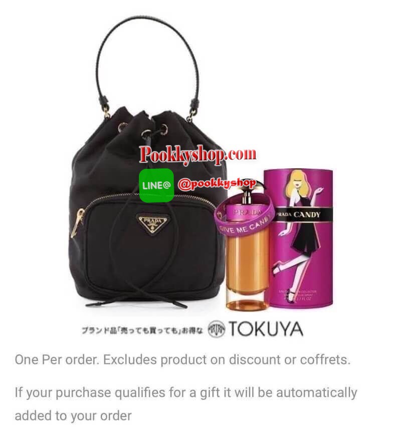 Restock รุ่นยอดนิยม! PRADA DRAWSTRING BAG WITH STRAP VIP GIFT WITH PURCHASE พรีเมี่ยมกิ้ฟจากต่างประเทศรุ่น Limited edition วัสดุ Nylon คุณภาพดีตามแบบฉบับแบรนด์ ด้านหน้าประดับโลโก้ เปิดปิดแบบหูรูด Drawstring มาพร้อมสายสะพายให้ถึง2แบบ ทั้งสายสั้นและสายยาวปร