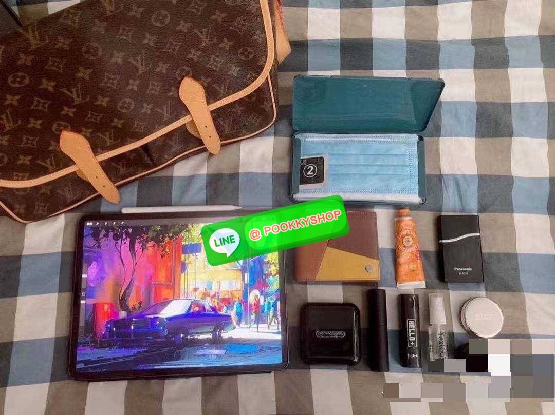 LV GIBECIERE CROSSBODY BAG กระเป๋าสะพายข้างใบใหญ่ ทรงแมสเซนเจอร์ เอาใจหนุ่มๆ ดีไซน์วินเทจ ย้อนยุค คลาสสิคไม่มีเบื่อ วัสดุหนังแคนวาส ทนทาน เปิด-ปิดด้วยสายคาดปรับระดับได้ ภายในมีช่องแบ่งเป็นสัดส่วนอย่างดี มีช่องซิป สายสะพายปรับได้ตามชอบ ใส่ของได้เลยแบบจุใจ