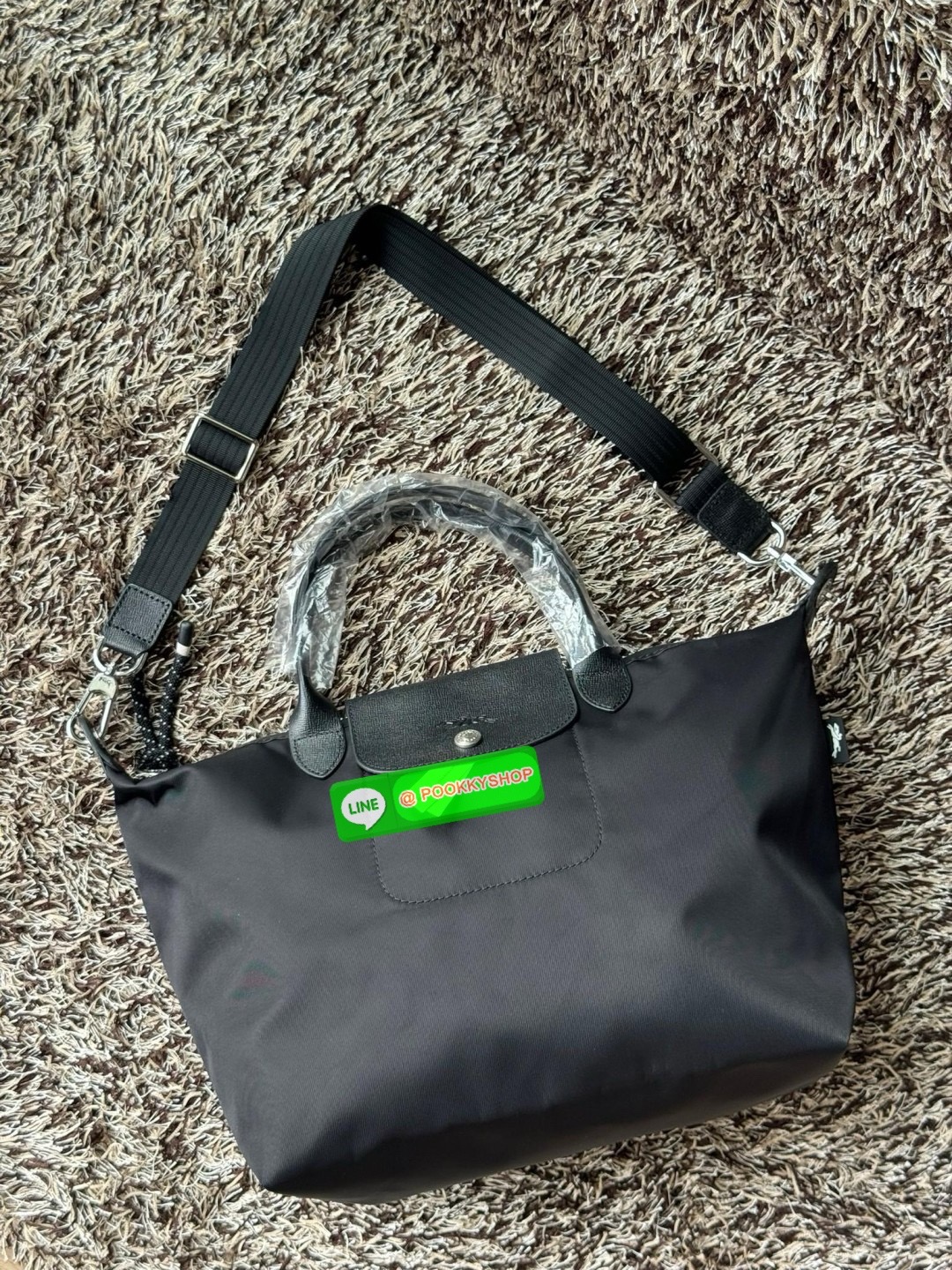 Large Longchamp LE PLIAGE ENERGY L HANDBAG LE PLIAGE รีไซเคิล ECONYLสไตล์สปอร์ต ทันสมัย และใช้งานได้จริง น้ําหนักเบา กระเป๋าใบนี้เป็นเครื่องประดับที่มีเสน่ห์ในอุดมคติที่จะติดตามคุณในทุกกิจกรรมยามเย็นของคุณ มาพร้อมกับสายสะพายไหล่ปรับได้ สามารถพกพาได้ ทั้งแ