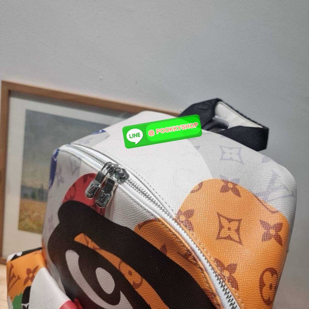 LV discovery backpack 🔆 Details ไอเท็มใหม่ 2023 ให้หนุ่มๆได้ใจสั่น กับกระเป๋าเป้สุดคูล ดีไซน์ลวดลายโดดเด่น ไม่ซ้ำใคร สีสันตกแต่งได้ลงตัว ใช้งานง่ายด้วยซิป ด้านหน้ามีช่องให้หนึ่งช่อง สายสะพายปรับได้อีกเล็กน้อย ภายในโล่งกว้างมาก มีช่องย่อยให้ เรียกไ