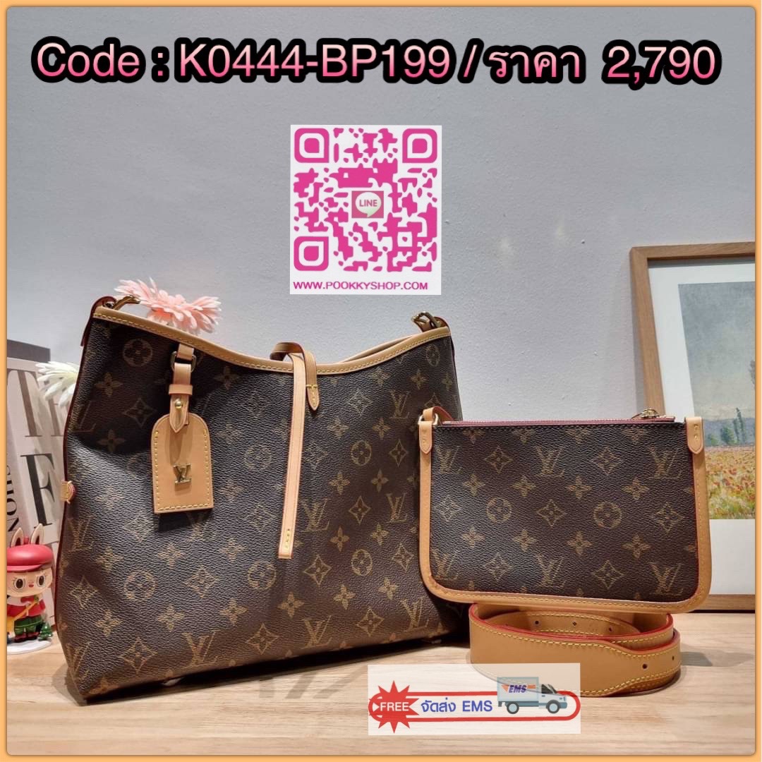 LV CARRYALL BAG ใหม่ล่าสุด รุ่นลิมิเต็ดที่สาวๆตามหา จากเคาน์เตอร์ dutyfree กระเป๋าสะพายไหล่ทรงสวย ดีไซน์เรียบง่ายคลาสสิค หรู ดูผู้ดี รูปทรงใช้งานง่าย มาพร้อมใบลูก ไว้เก็บของจุกจิก วัสดุหนังแคนวาส ปากกระเป๋ามีสายหนังผูกกันของหล่นได้และยังมีกระดุมแม่เหล็กอี