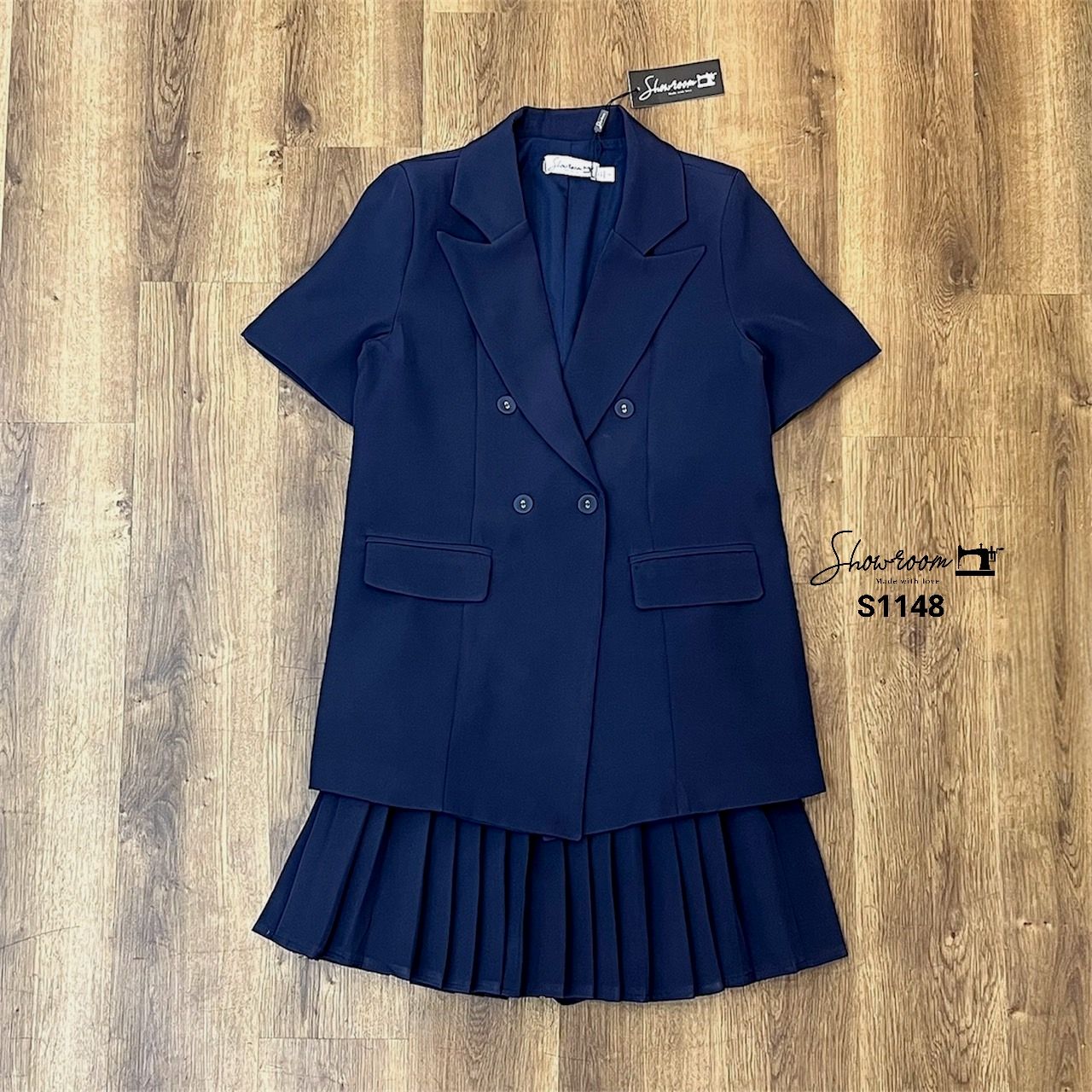 ชุดเซทแฟชั่น เซ็ตเบรเซอร์แขนสั้นทรง oversize มาพร้อมกระโปรงพลีทสั้น