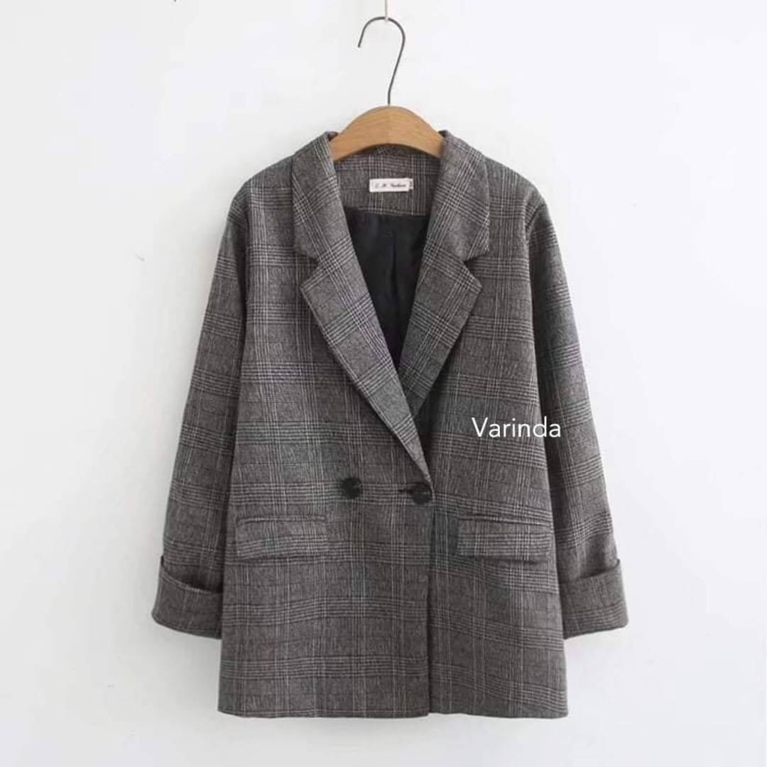 รุ่นนี้แนะนำมากกกก!! ทรงสวย ผ้าใส่สบายมาก ลูกค้าถามกันนมาเยอะมาก รีบสอยเลยจ้าาา สูทเป็นทรงบอย Korea มากๆ ใส่เท่ ใส่คลูๆ มีซับในทั้งตัว กระเป๋าจริงค่า