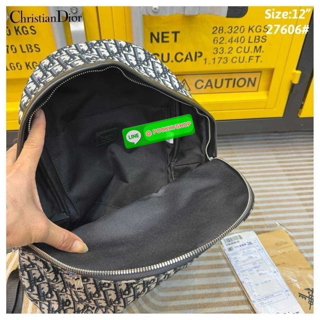 DIOR Rider Backpack Oblique Jacquard กระเป๋าเป้คอลใหม่สวยเด่นเป็นเอกลักษณ์ ด้วยงานผ้าแจ็คการ์ดตามแบบฉบับแบรนด์ที่ทันสมัย Best seller Unisex ของงานเป้จริงๆ ใช้ได้ทั้งหนุ่มๆและสาวๆ