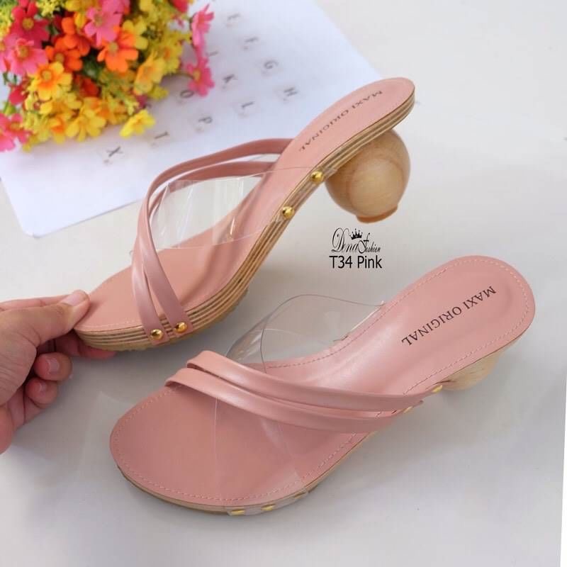 T34 เกี๊ยะส้นตุ่ม สวยขนาดนี้ ไม่สนยังไงไหว งานสวยทำยาก ในราคาเบา สวยเกินราคาจริงๆจ้า ดีเทลทรงสวมหน้าไขว้ ทนทานด้วยงานตอกหมุด หรูหราดูแพง ที่คุณห้ามพลาด