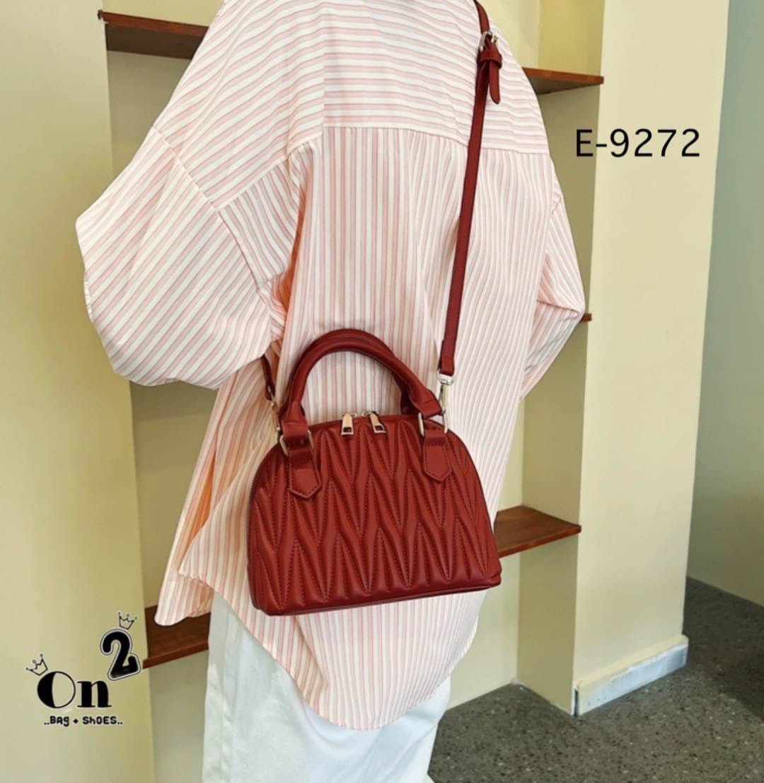 Hot item 🔥🔥 กระเป๋ามาใหม่สไตล์เกาหลี ทรงโดมงานซิปคู่ ตัวกระเป๋าปักลายแน่นๆ มาพร้อมสายสะพายยาวถอดออกถือได้ค่ะ พร้อมส่ง 4 สีค่ะ