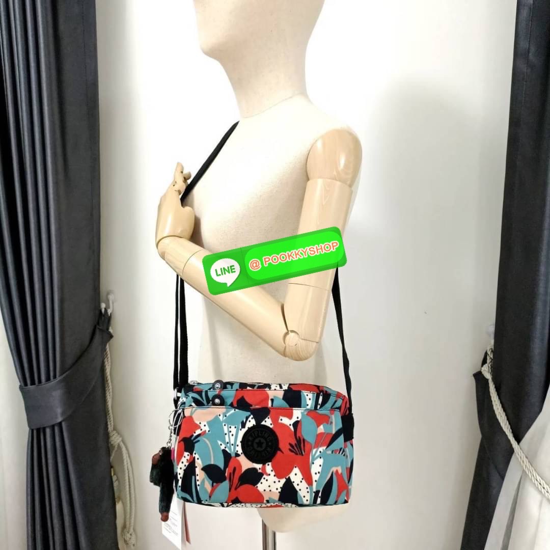 KIPLING Mini Crossbodybag กระเป๋าสะพายข้างขนาดกะทัดรัด ผลิตจากวัสดุ Nylon + ซับใน Polyester100% มีช่องใช้งานแยกย่อยมากถึง 4 ช่อง -ด้านหน้ามีช่องซิป 2 ช่อง -ช่องหลักโล่ง กว้าง จุของใช้ได้เยอะ -ด้านหลังมีช่องซิปอีก 1 ช่อง มาพร้อมพวงกุญเเจลิง สายสะพายยาวสมาร