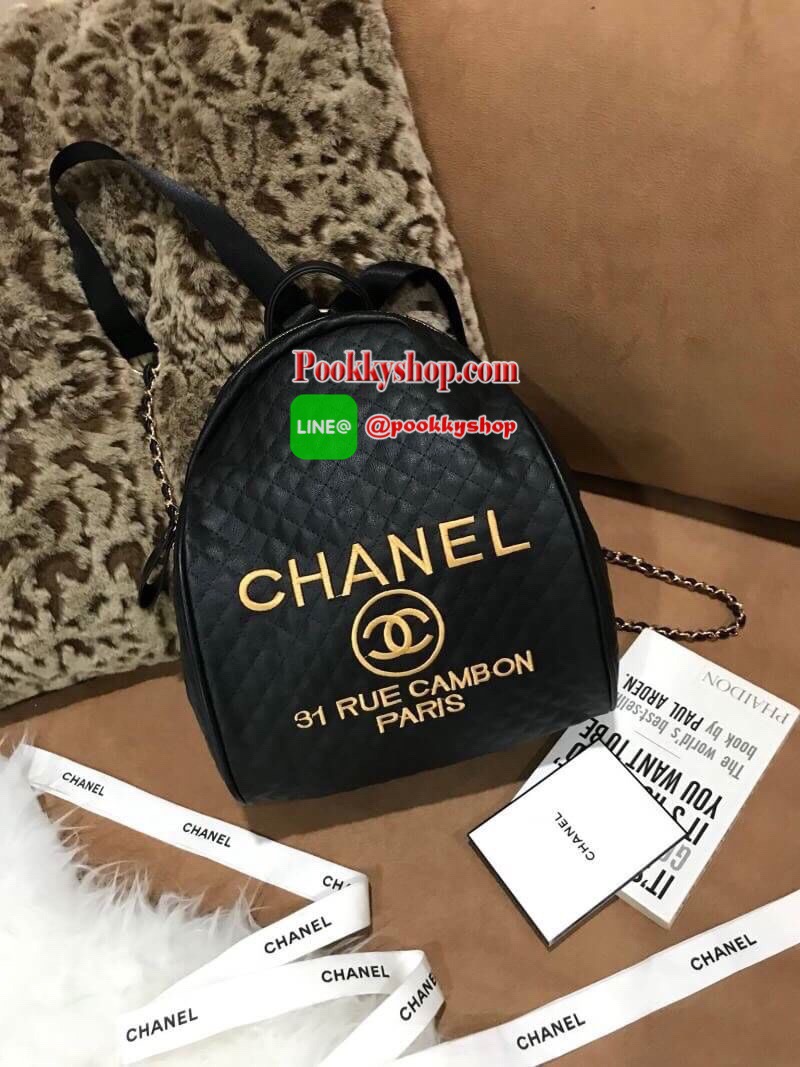 พร้อมส่งไอเท็มขายดี! NEW ARRIVAL! Chanel Backpack VIP Gift With Purchase (GWP) กระเป๋าสะพายเป้ Limited Edition พรีเมี่ยมกิ้ฟจาก Chanel Perfume Counter ขนาดใหญ่กำลังดี น้ำหนักเบา วัสดุหนังลายตารางด้านหน้าปักโลโก้แบรนด์หรู เปิดปิดด้วยซิปสะดวกใช้ หัวซิปแบรนด