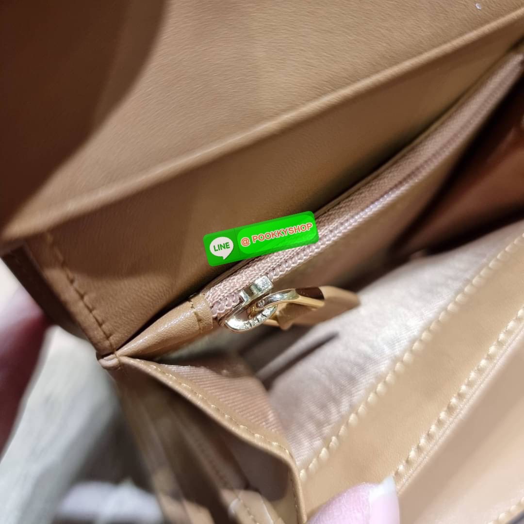 MCM PATRICIA THREE-FOLD WALLET IN VISETOS ดีไซน์ใหม่ กระเป๋าสตางค์ใบเล็ก รุ่นฝาพับ unisex ใช้ได้ทั้งหนุ่มๆและสาวๆน้า ใช้งานง่าย ด้วยกระดุมโลโก้ พกพาง่าย วัสดุหนังแคนวาสคุณภาพดี ภายในเป็นหนังแท้ นิ่ม สวย ใส่บัตรได้เยอะ ใส่ธนบัตรได้ทุกชนิด👍👍