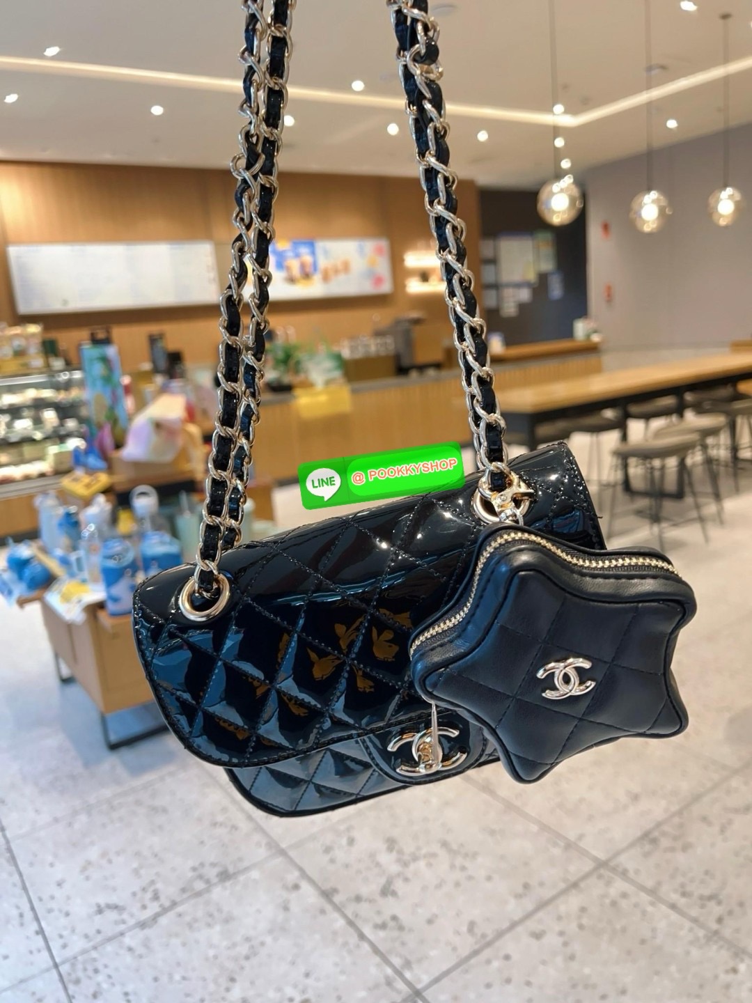 NEW ARRIVAL! สุดหรู สุดคลาสสิค ยอมใจใก้กับความสวยของน้องงค่าา ✈️สะพายต่างประเทศไปชิลๆเลยค่าา CHANEL VIP MAKE UP WITH BAG STARS