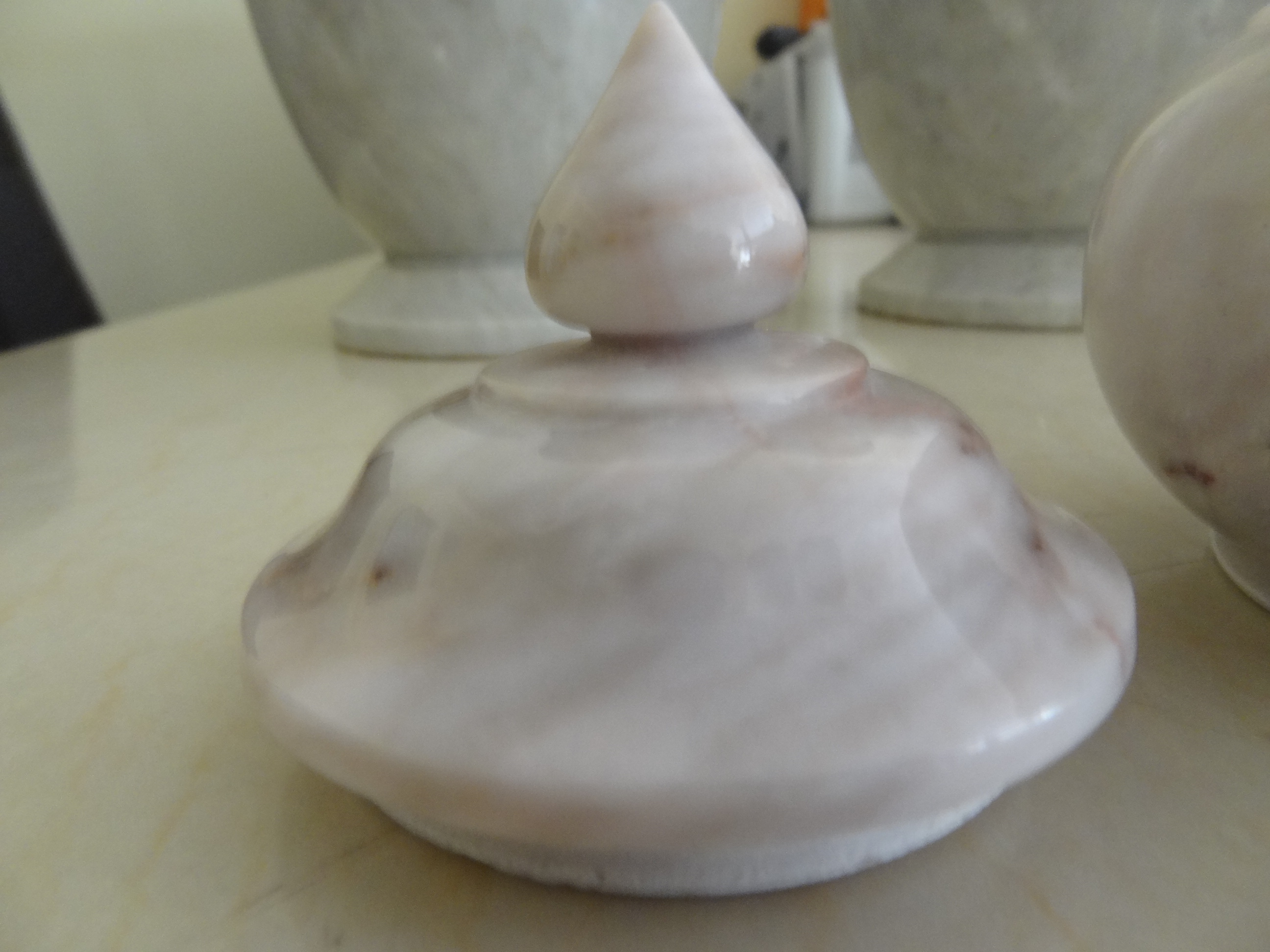 ผอบหินอ่อน ขนาดสูง8 เซนติเมตร กว้าง 9 เซนติเมตร