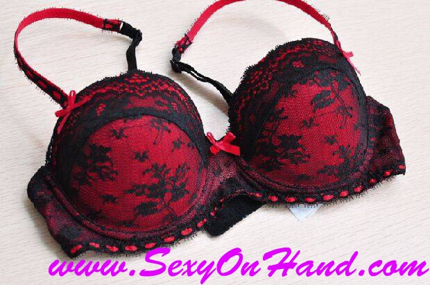 ชุดชั้นในลูกไมั สีทูโทน เกรดพรีเมี่ยม แดง แต่งซับลูกไม้ดำ ฐาน เสริมฟองน้ำ หนา~0.5 ซม แบบหรูสวยมากๆคะ Size B70/B75/C70