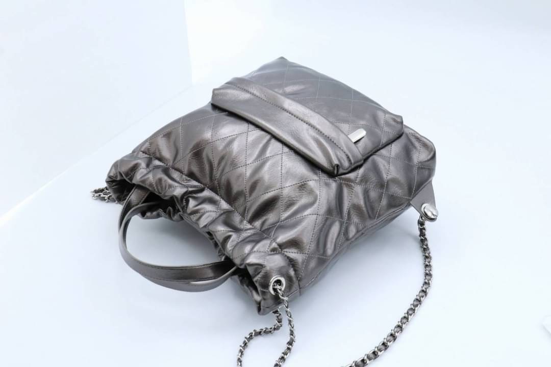 New!! 💥 กระเป๋าสวยชิค สามารถถือได้ สะพายเป็นเป้ได้ งานสวยเนี๊ยบ วัสดุสวยหนา หนังอย่างดี