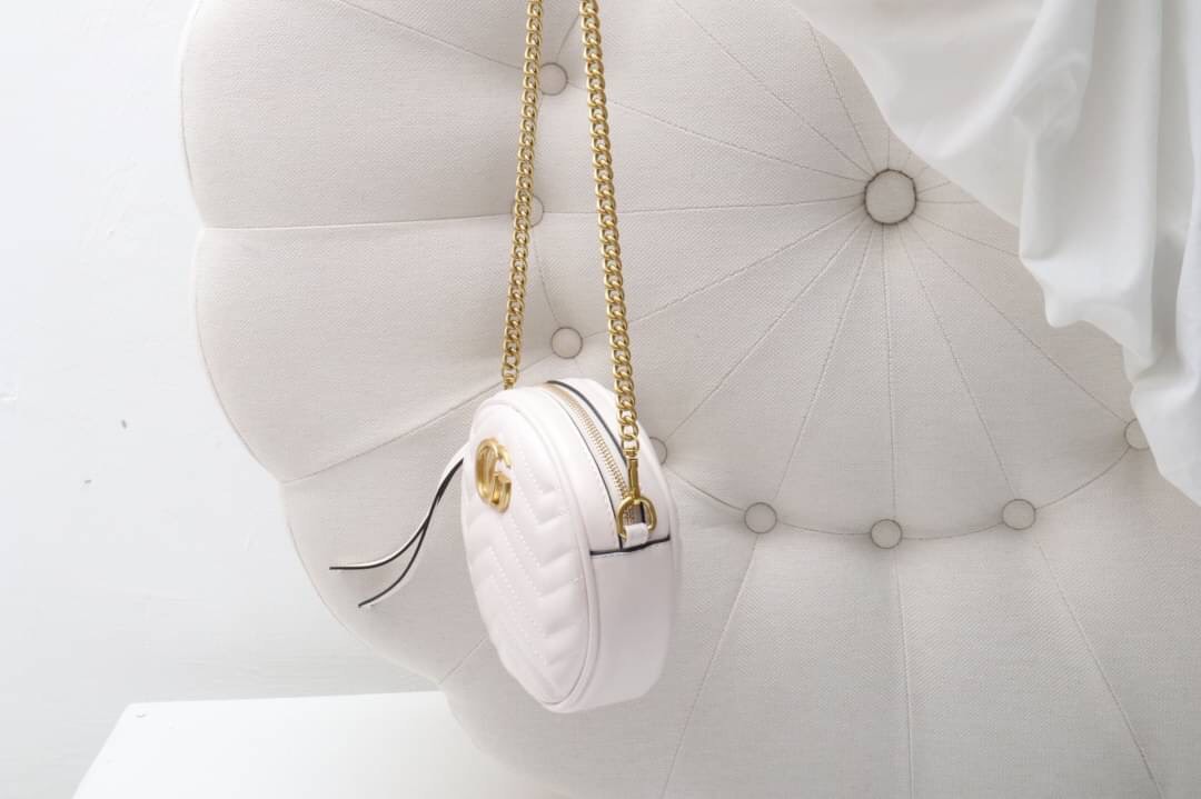 CG marmont รุ่นนี้ขายเท่าไหร่ก็ไม่เคยพอ ฮิตกันยาวๆเลยค่า กระเป๋าทรงกลมงานดีอะหลั่ยสวย เนี๊ยบไปเลยค่ะ