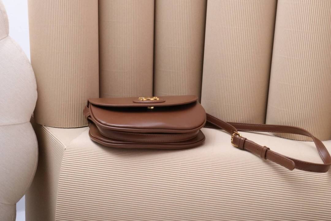 (N)(E)(W) 💥ซีรีน Lisa ปังสุดตอนนี้ ทรงใหม่ล่าสุด มาแรงมาก งานเกรดพรีเมี่ยม สวยทุกจุด น้ำหนักกำลังดีขนาด ใส่ของได้จุเลย ทรงนี้ต้องมี