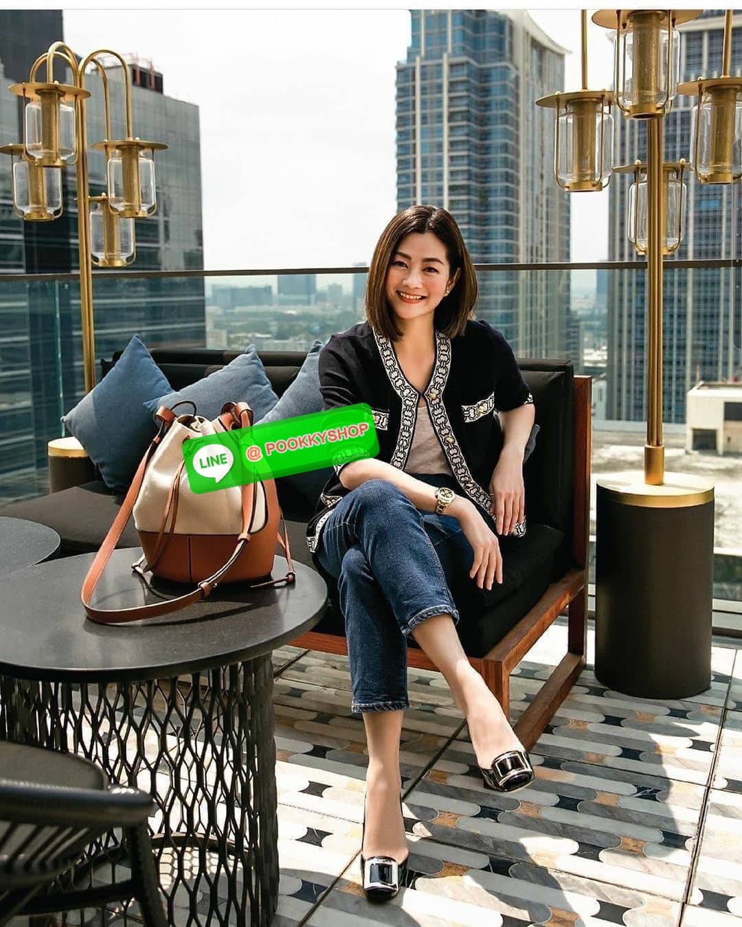 ✴️พร้อมส่งความสวย!✴️ NEW IN! LOEWE CROSSBODY BUCKET BAG GIFT WITH PURCHASE (GWP) กระเป๋าถือหรือสะพายพรีเมี่ยมกิ๊ฟ Limited Edition จาก LOEWE PERFUME DUTYFREE COUNTER วัสดุ Canvas & Leather calfskin ขนาดกำลังดี น้ำหนักเบา ภายในโล่งกว้างและจุ ส