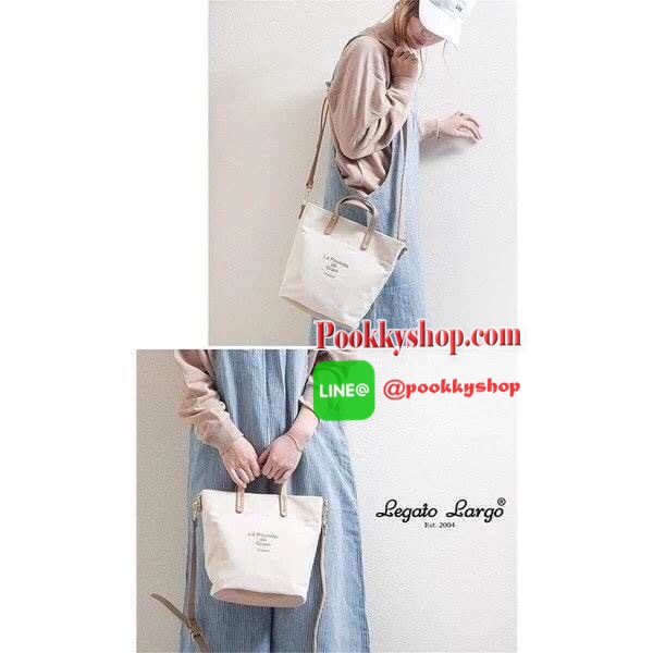 Anello&Legato Largo Canvas Logo mini Tote Shoulder Bag ดีไซน์ล่าสุด ด้วยวัสดุผ้าcanvasที่ช่วยให้กระเป๋ามีน่ำหนักเบา ทรงสวยสง่าด้านก้นเป็นหนัง ใช้งานง่ายสะดวก ใส่มินิไอแพค กระเป๋าสตางค์ได้ เหมาะแก่การใช้ในชีวิตประจำวันทั้งใช้ไปโรงเรียนหรือใช้ไปทำงานก็ได้เช