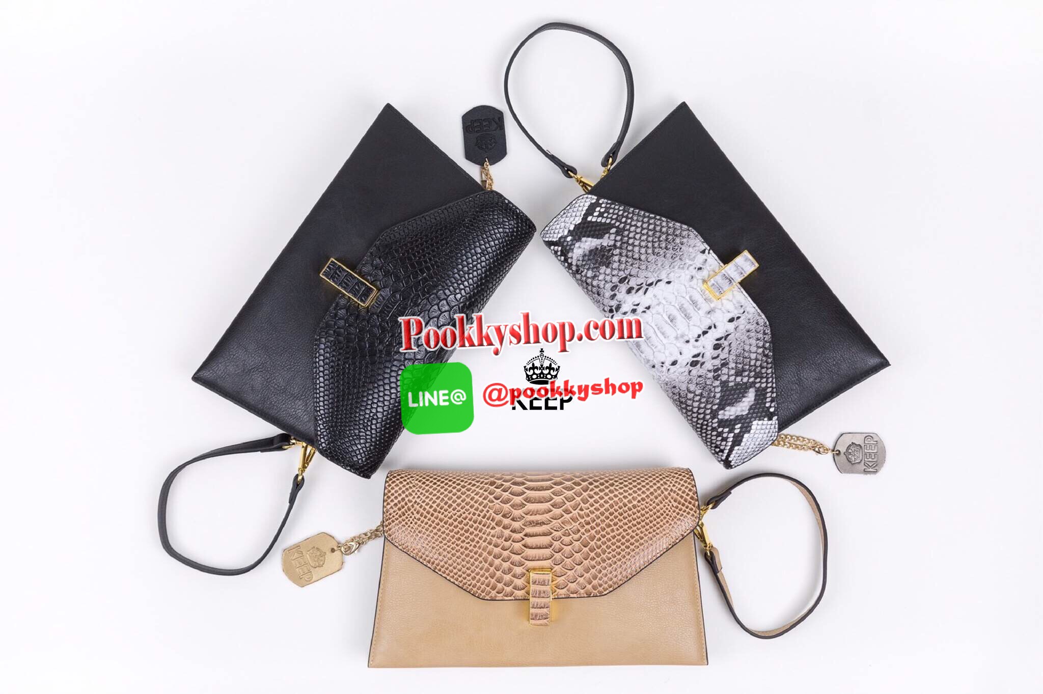 ใหม่ล่าสุด !!KEEP Clutch bag with strap กระเป๋าสะพาย งานหนังลายสวยมาก รับประกันคะ ปรับเก็บสายถือเป็น clutch bag ได้คะ มีสายคล้องข้อมือ อะไหล่ทอง ขนาดกะทัดรัด พร้อมช่อง ใส่ของ 3 ช่องใหญ่ มีซิปปิดปากกระเป๋าอย่างดี ใส่กระเป๋าตังค์ มือถือ iphone 6 plus ได้คะ