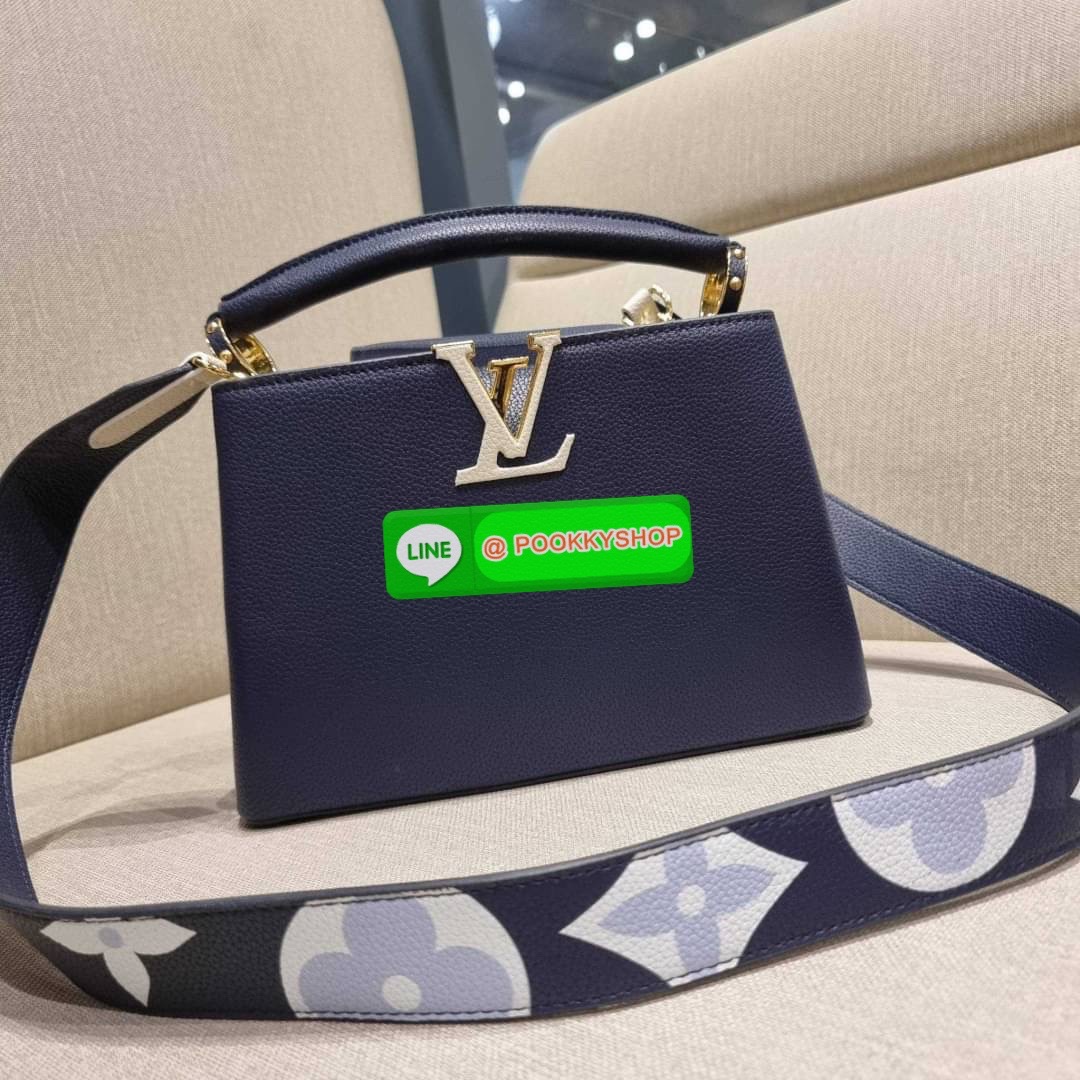 NEW IN!! LV capucines top handle วีไอพีพรีเมี่ยมกิ๊ฟจากเคาน์เตอร์ ที่สุดของความสวยในราคาเบาๆ กระเป๋าถือสุดหรู ดีไซน์ทรงคลาสสิค พร้อมลวดลายหรูหรา มาพร้อมหูจับในตัว ด้วยรูปทรงวินเทจและวัสดุหนังลูกวัว สัมผัสดี ขับผิว ทำให้ไอเท็มนี้สะกดทุกสายตาจริงๆ และยังมีล